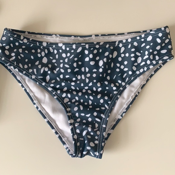 Girls cross top bikini - Picture 2 of 3